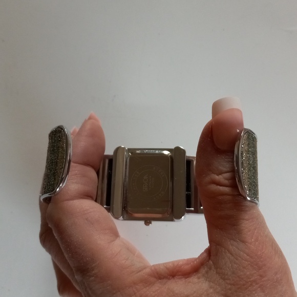 2 Strada Cuff Women's Watches. - Picture 7 of 7